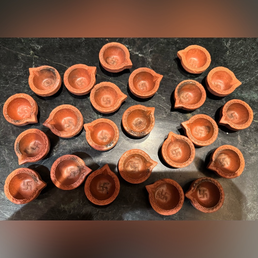 🪔 Set of 23 Terracotta Lamps